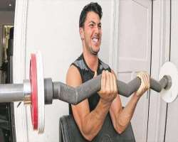 Tolgay is a fitness freak and sweat for hours at the gym to stay fit.